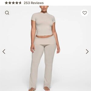 Skims fold over pants Sz M NWT color stone